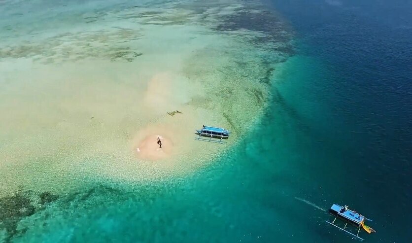 picture of very small Gili Kapal
